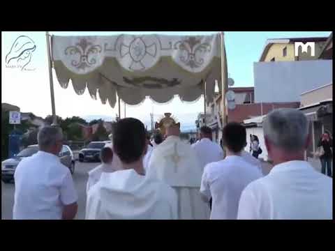 Процесія з Пресвятими Дарами вулицями Меджугор’я, 11.06.2020