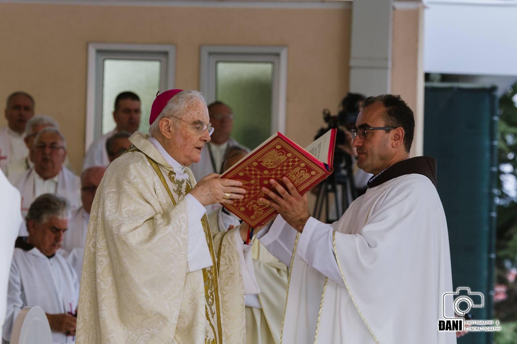 О. МАРІНКО ШАКОТА ПРО МОНС. ХОЗЕРА: ВІДІЙШОВ У ВІЧНІСТЬ ДРУГ МЕДЖУҐОР’Є