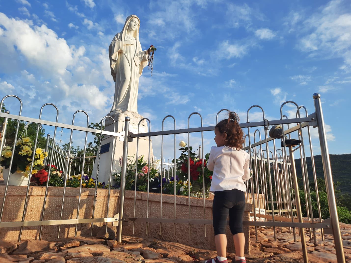 Послання Богородиці, Цариці миру, 25 травня 2022 року через візіонерку Марію Лунетті