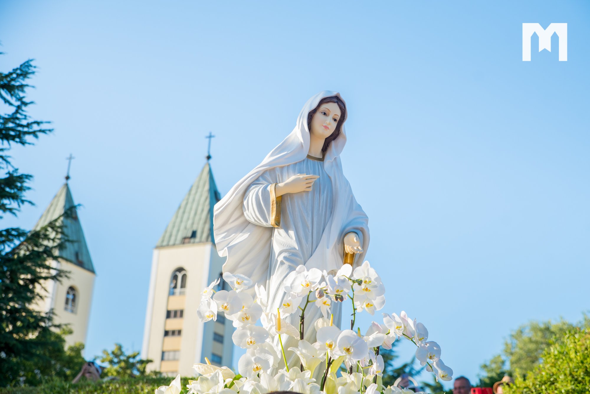 Процесією зі статуєю Богородиці. 41-а річниця об’явлень Цариці миру в Меджуґор’є 25.6.2022