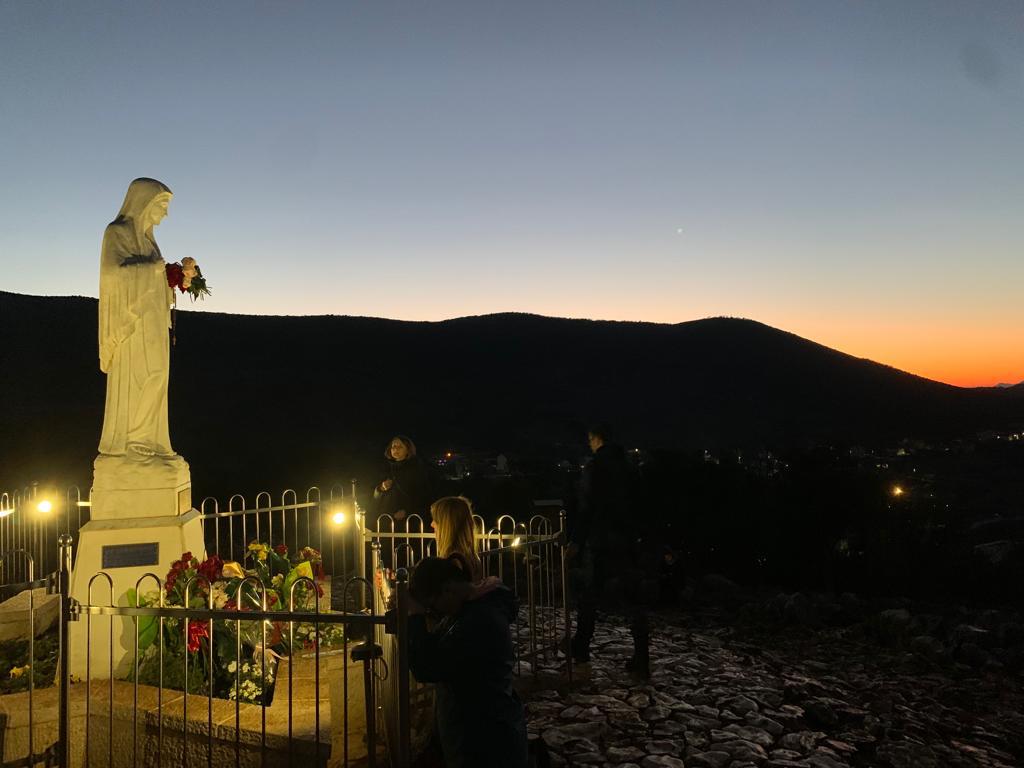 ПОСЛАННЯ БОГОРОДИЦІ, ЦАРИЦІ МИРУ, 25 СІЧНЯ 2023 РОКУ ЧЕРЕЗ ВІЗІОНЕРКУ МАРІЮ ЛУНЕТТІ