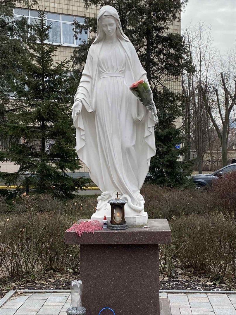 «Ти не плач! Простягай руки і молися!»